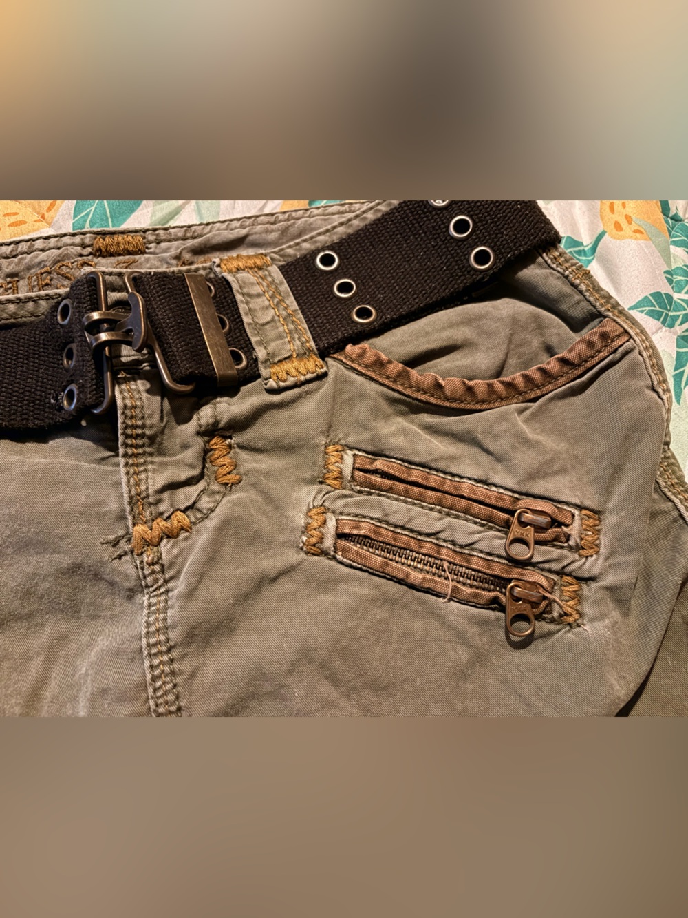 Guess Jeans Utility Cargo Mini Skirt Olive Green Belted Y2K 2005 Size 25 - Picture 2 of 9